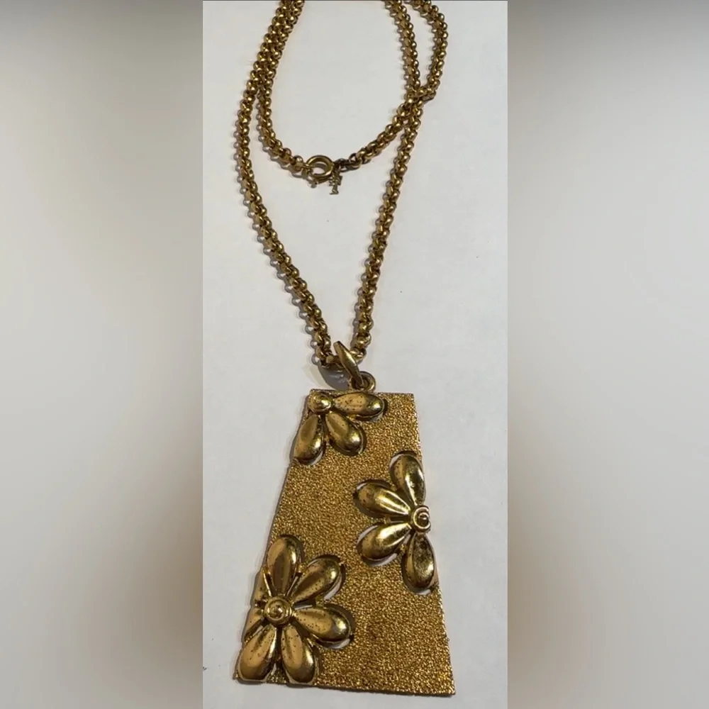 Vintage Signed Crown Trifari Gold Tone Blue Enamel Floral Pendant Necklace 1960s